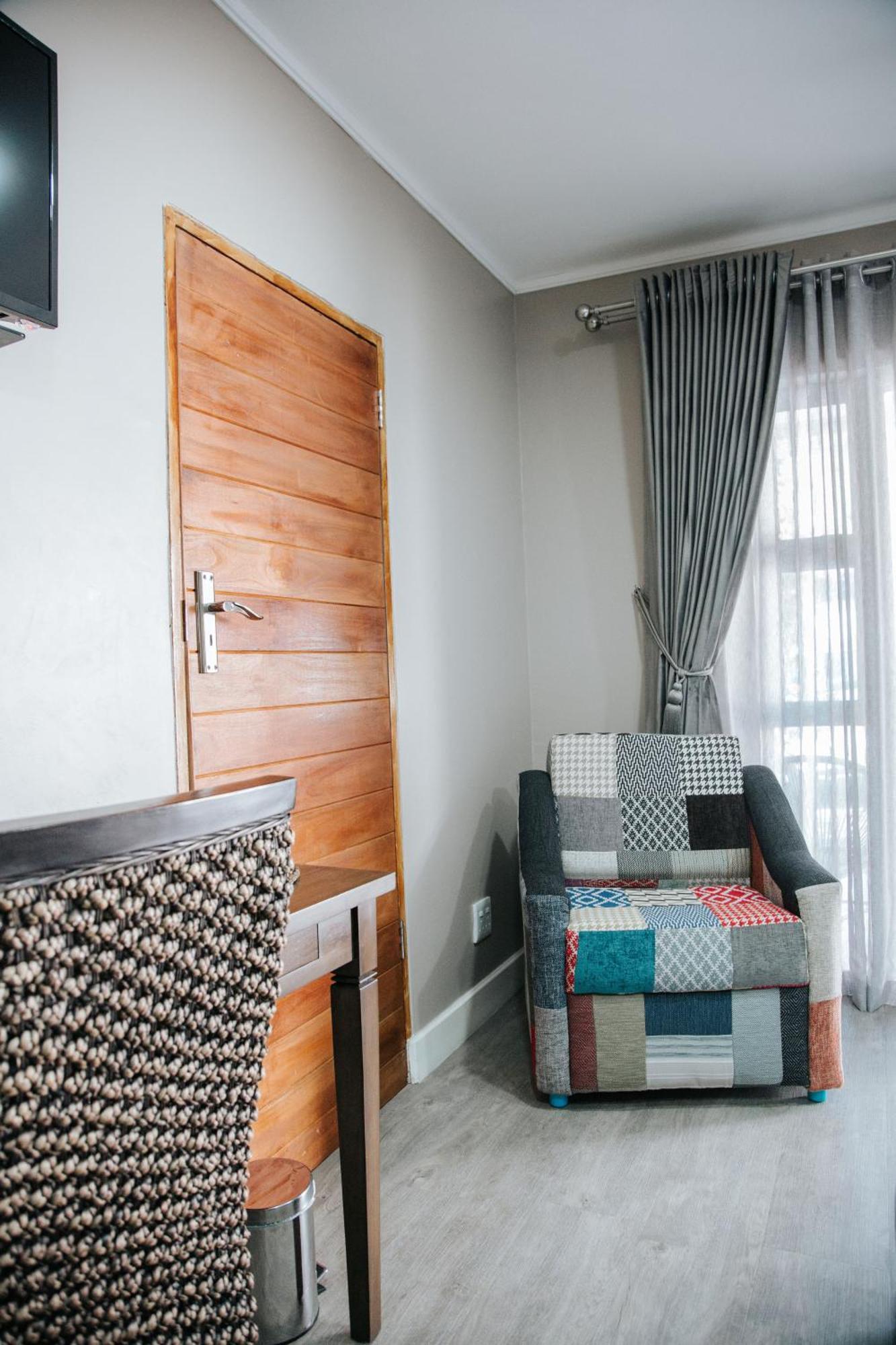 The Symphony Guest House Куинстаун Екстериор снимка